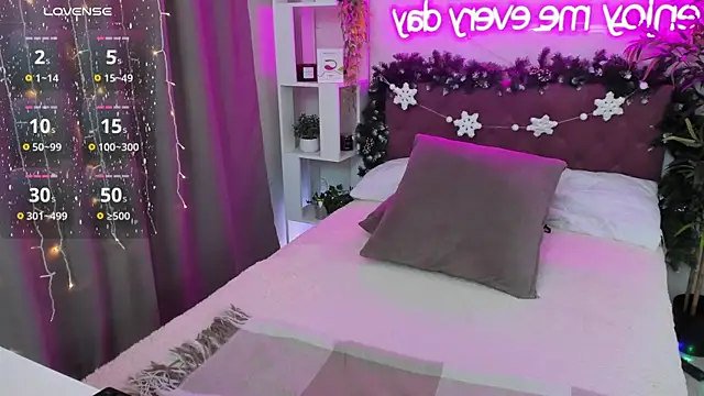 FeralPeach online show from 01.04.25