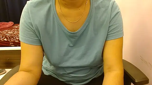 Snapshot of priya__81 chatting on 01.08.25 priya 81 online show from 01.08.25