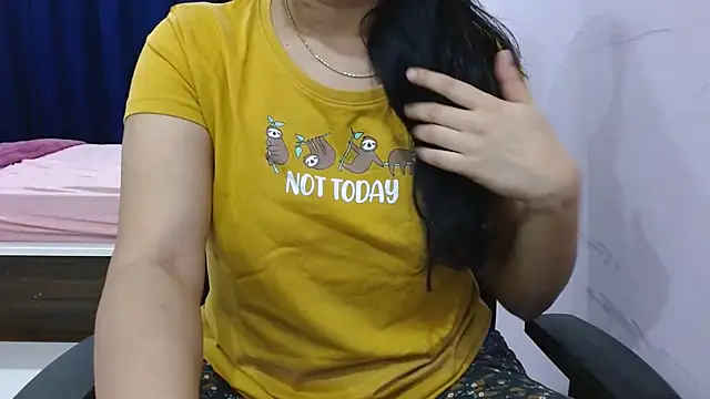 Snapshot of priya__81 chatting on 01.21.25 priya 81 online show from 01.21.25