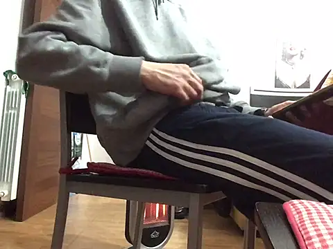 Snapshot of DragonPink chatting on 12.31.24 DragonPink online show from 12.31.24