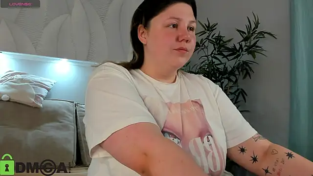 Snapshot of Ruth_Oliver chatting on 07.17.26 Ruth Oliver online show from 07.17.26