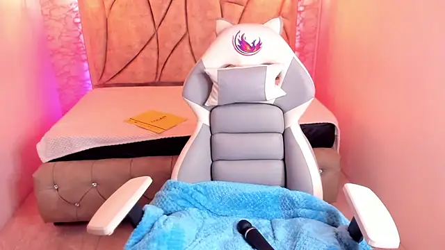 Queen perla  online show from 03.10.25