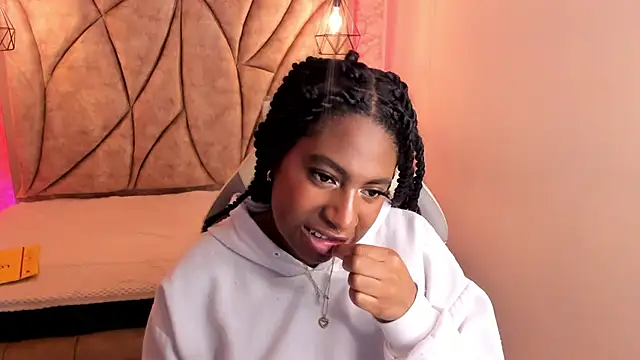 Queen perla  online show from 03.13.25