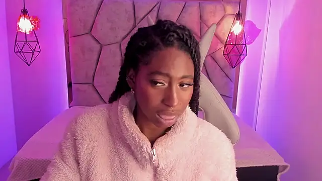 Queen perla  online show from 03.19.25