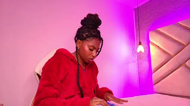 Queen perla  online show from 03.22.25