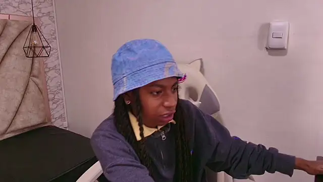 Queen perla  online show from 12.04.25