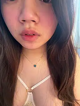 Hotellinh12 online show from 04.18.26