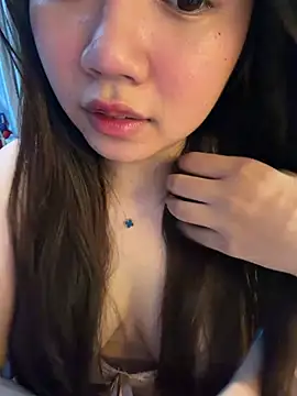 Snapshot of Hotellinh12 chatting on 05.18.26 Hotellinh12 online show from 05.18.26