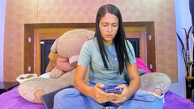 Snapshot of SofiAndNicol chatting on 11.08.25 SofiAndNicol online show from 11.08.25