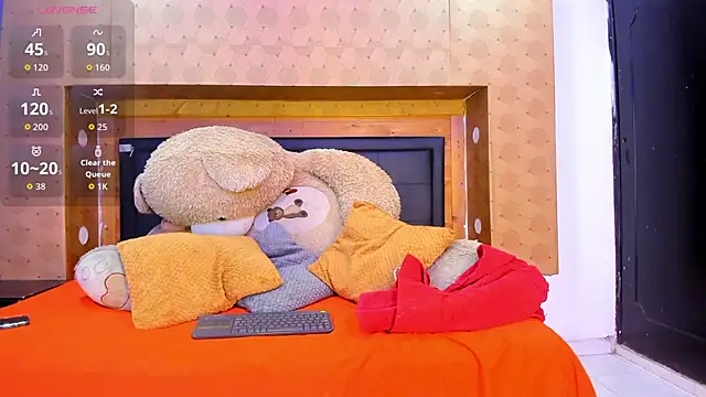 Snapshot of SofiAndNicol chatting on 12.17.25 SofiAndNicol online show from 12.17.25