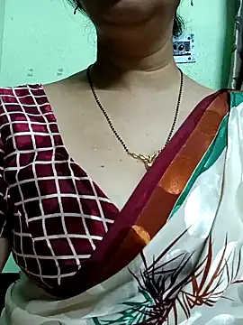 Snapshot of Rosy-B chatting on 12.20.24 Rosy-B online show from 12.20.24