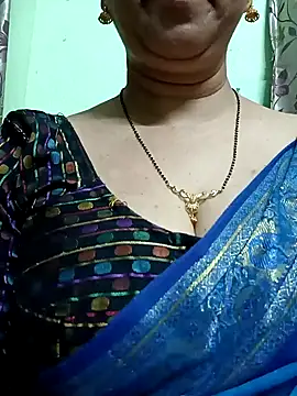 Snapshot of Rosy-B chatting on 12.22.24 Rosy-B online show from 12.22.24