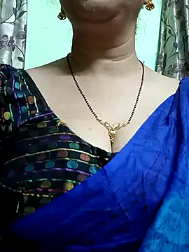 Snapshot of Rosy-B chatting on 12.24.24 Rosy-B online show from 12.24.24