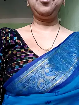 Snapshot of Rosy-B chatting on 12.28.24 Rosy-B online show from 12.28.24