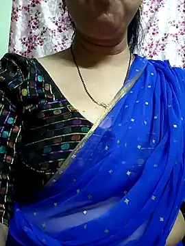 Snapshot of Rosy-B chatting on 01.04.25 Rosy-B online show from 01.04.25