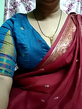 Snapshot of Rosy-B chatting on 01.06.25 Rosy-B online show from 01.06.25