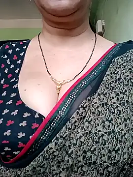 Snapshot of Rosy-B chatting on 01.08.25 Rosy-B online show from 01.08.25