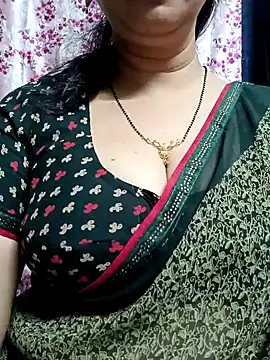 Snapshot of Rosy-B chatting on 01.11.25 Rosy-B online show from 01.11.25