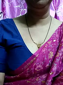 Snapshot of Rosy-B chatting on 02.08.25 Rosy-B online show from 02.08.25