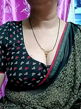 Snapshot of Rosy-B chatting on 02.18.25 Rosy-B online show from 02.18.25