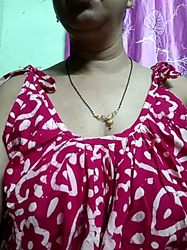 Snapshot of Rosy-B chatting on 09.11.25 Rosy-B online show from 09.11.25