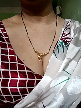 Snapshot of Rosy-B chatting on 04.24.26 Rosy-B online show from 04.24.26