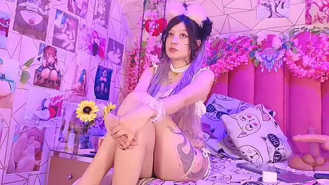 Snapshot of Alicebenett chatting on 10.19.25 Alicebenett online show from 10.19.25