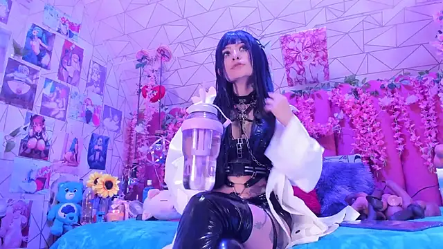 Alicebenett online show from 04.16.26