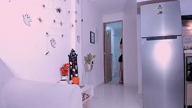 DannaHyde online show from 10.17.25