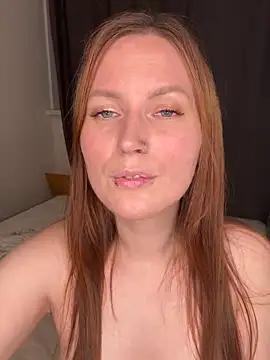 Snapshot of EmmaWarren chatting on 09.16.25 EmmaWarren online show from 09.16.25