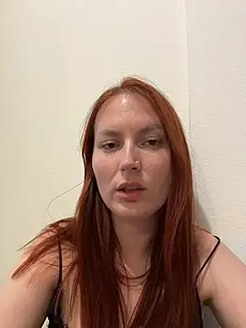 Snapshot of EmmaWarren chatting on 10.13.25 EmmaWarren online show from 10.13.25