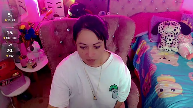 Snapshot of martina_bk chatting on 12.19.25 martina bk online show from 12.19.25