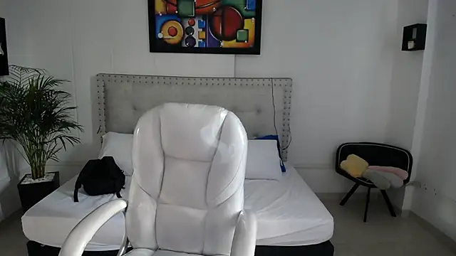 Chiqui milk  online show from 02.11.25