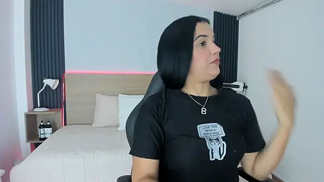 Chiqui milk  online show from 10.14.25