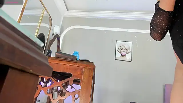 Jimena Grey online show from 12.15.25