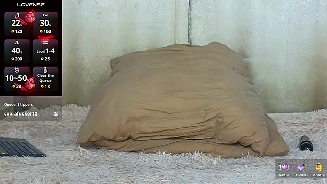 Molliblum online show from 03.15.25