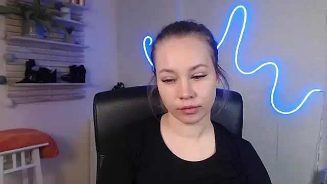 holly xglam online show from 12.31.24