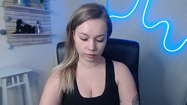 holly xglam online show from 01.09.25