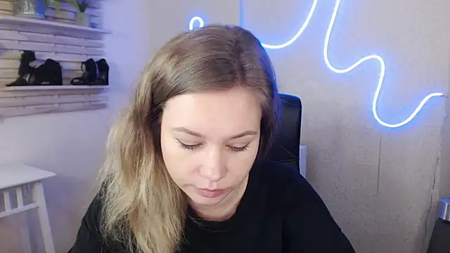 holly xglam online show from 01.30.25