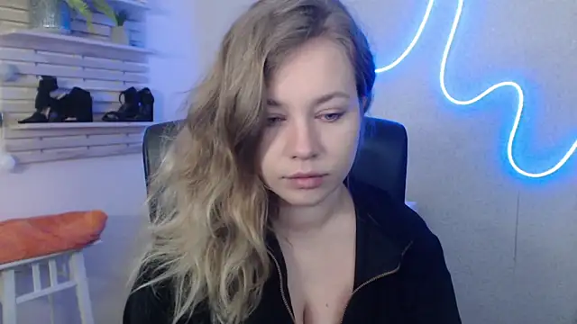 holly xglam online show from 02.07.25