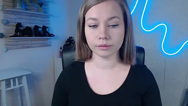 holly xglam online show from 02.21.25