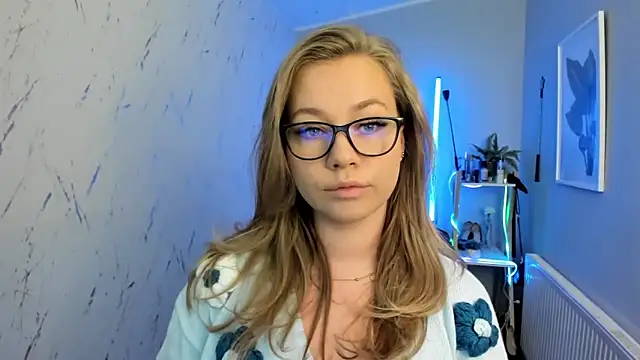 holly xglam online show from 09.30.25