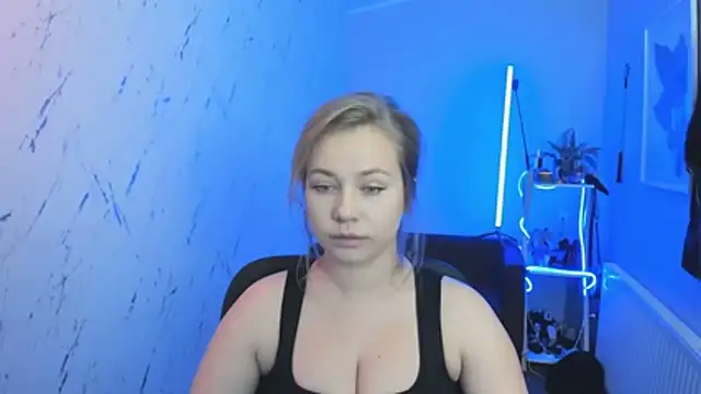 holly xglam online show from 10.13.25