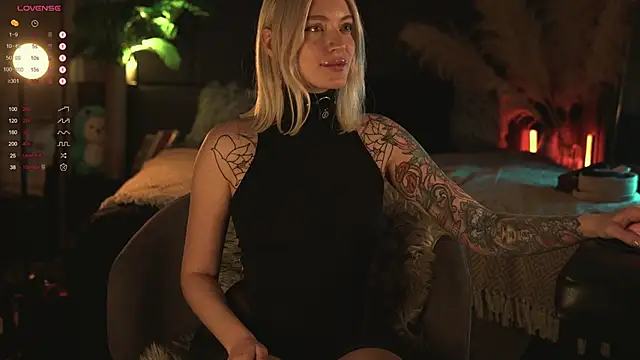 LinaKinky online show from 12.14.24