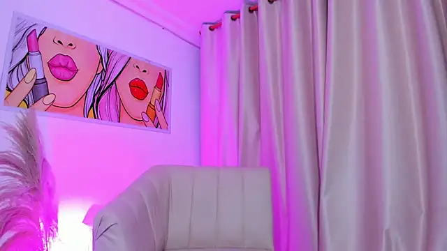 Snapshot of SkiinnyAna chatting on 05.19.26 SkiinnyAna online show from 05.19.26