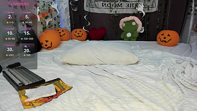 SophiaRyder online show from 10.31.25