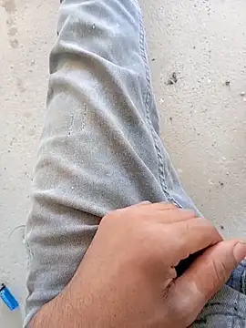 Kurtsikicixh online show from 10.17.25