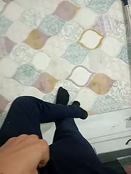 Kurtsikicixh online show from 10.31.25