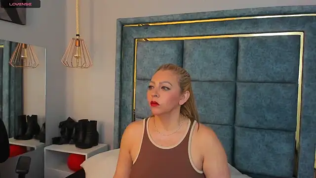 Snapshot of _Addic_ chatting on 03.13.25 Addic online show from 03.13.25