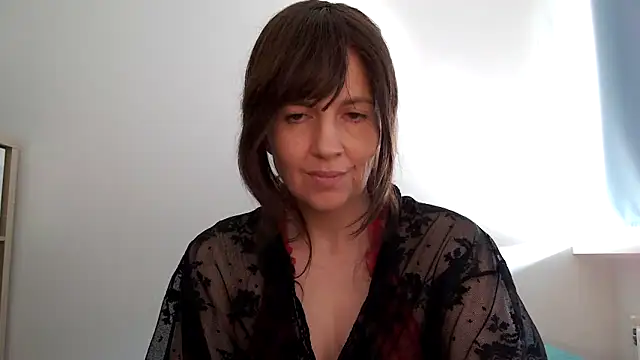 Ella Next Door online show from 03.04.26